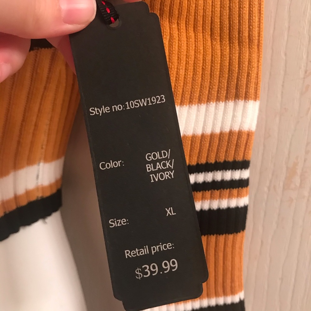 (XL) Stretchy Striped & Ribbed Cropped Sweater - Picture 3 of 4